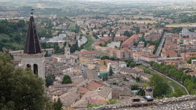 Vue sur la ville depuis la rocca albornoz, Spoleto, Ombrie