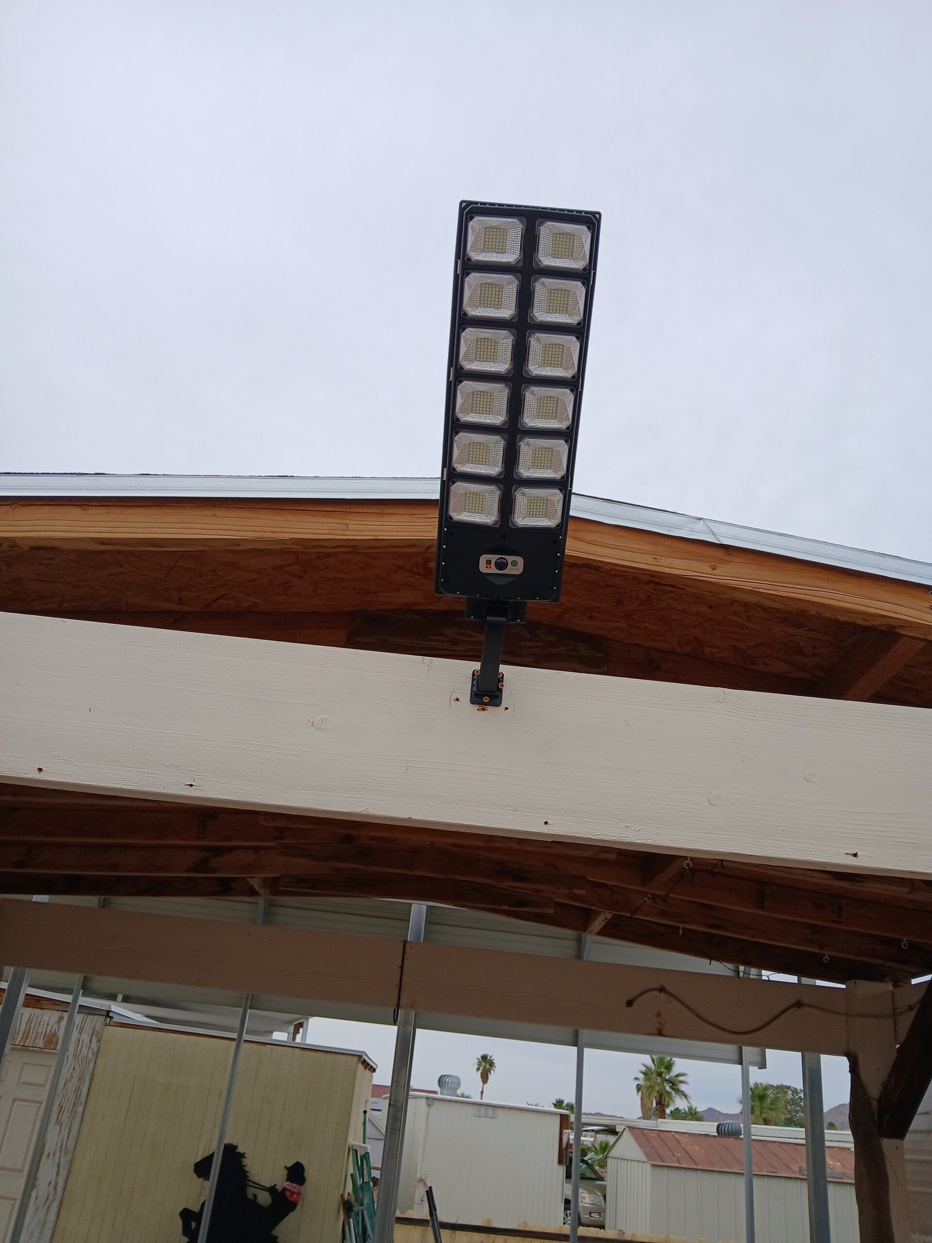 750 led solar pole light