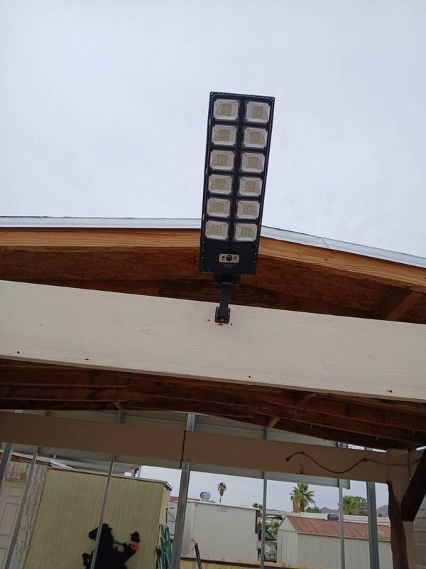 750 led solar pole light