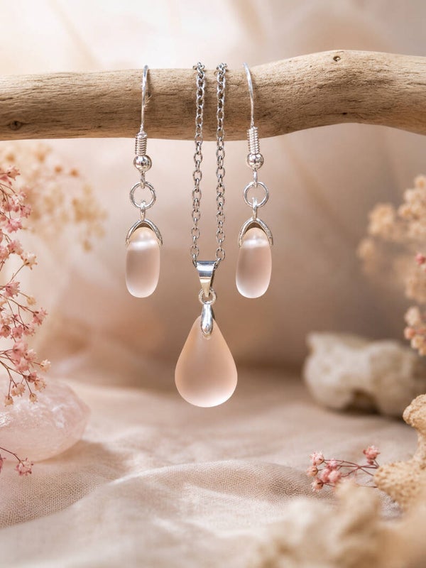 Ensemble boucles d'oreilles et pendentif rose