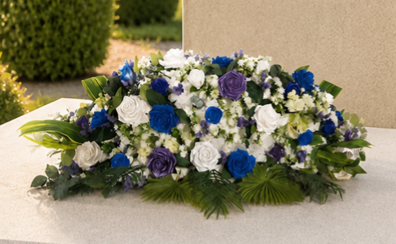 Bouquet funéraire 50 cm x 25 cm  – Modèle vendu, création personnalisée sur commande