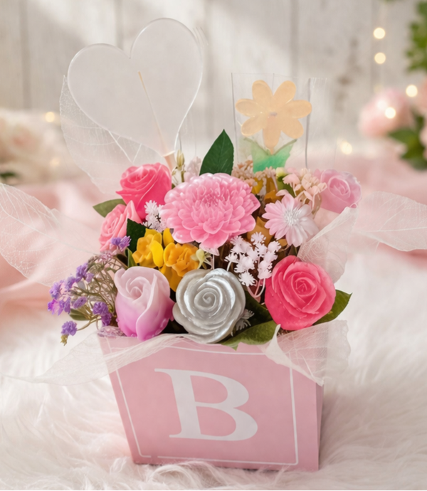 Coffret Floral Naissance Personnalisé – Roses en Résine & Création Élégante