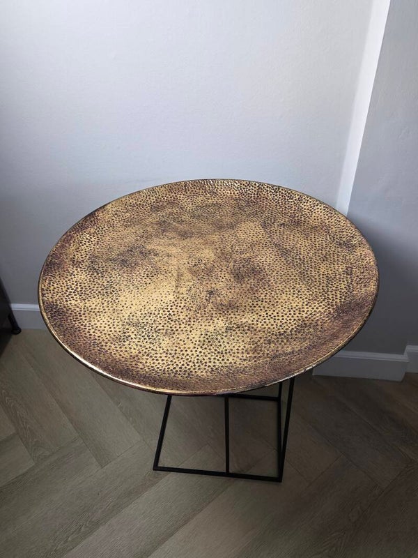 Dienblad rond goudkleurig.