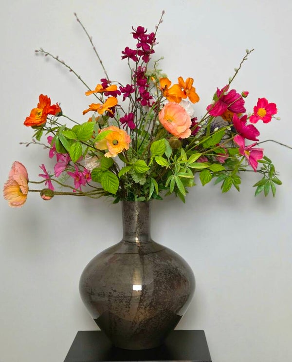 kunstbloemen op mooie vaas