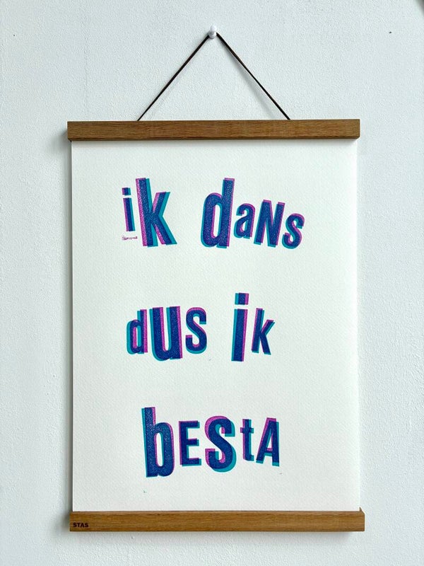 Handgedrukte poster: Ik Dans Dus Ik Besta