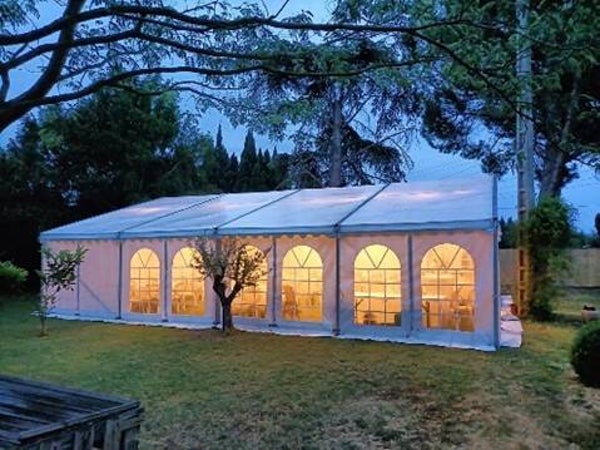 Eclairage structure par le sol                 gélatines ambrées