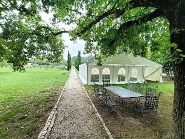 Structure blanche et transparente