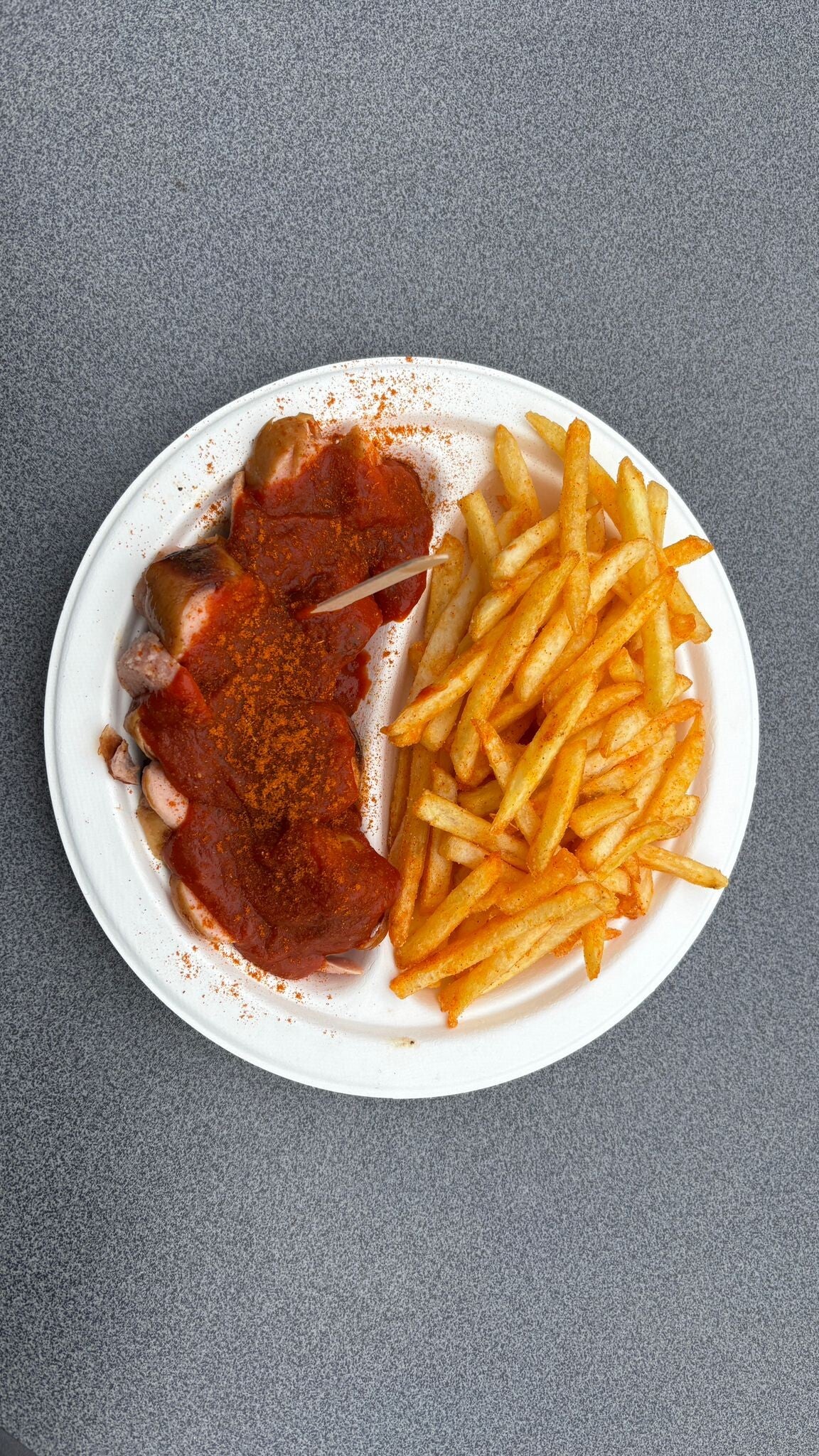 currywurst-pommes-standard.jpg