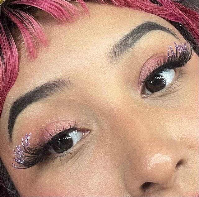 Mesmerizing Glitter Lashes
