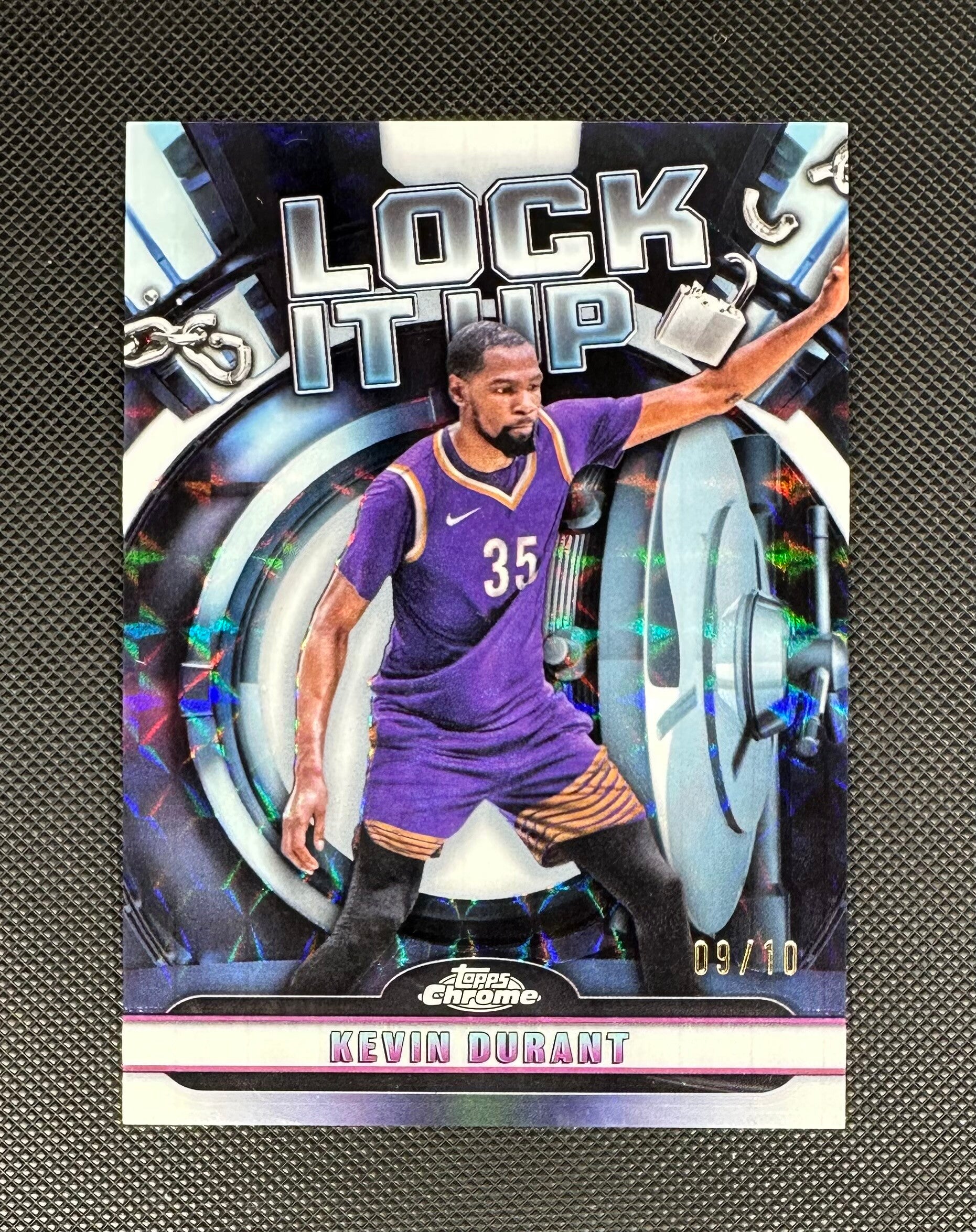 Kevin Durant /10 Topps Chrome 2024/25 Lock It Up- White Geometric Refractor #LIU-10