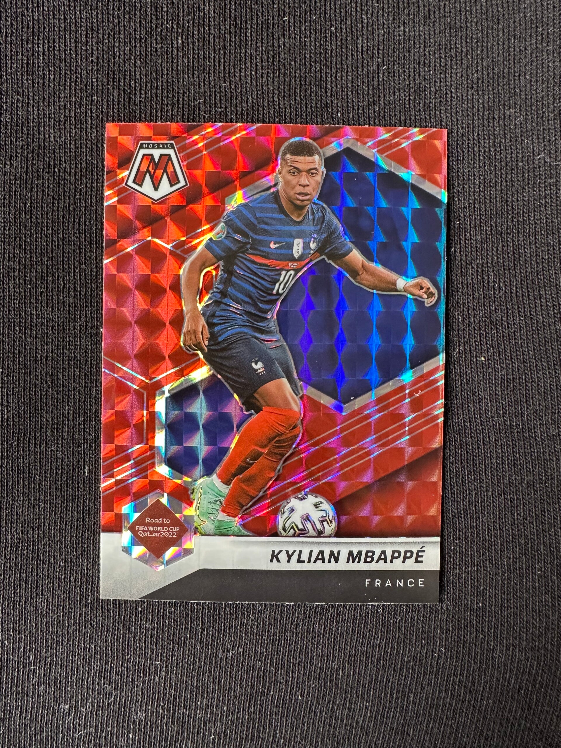 Kylian Mbappe Panini Mosaic FIFA Road To Qatar 2021/22 Red Prizm #6