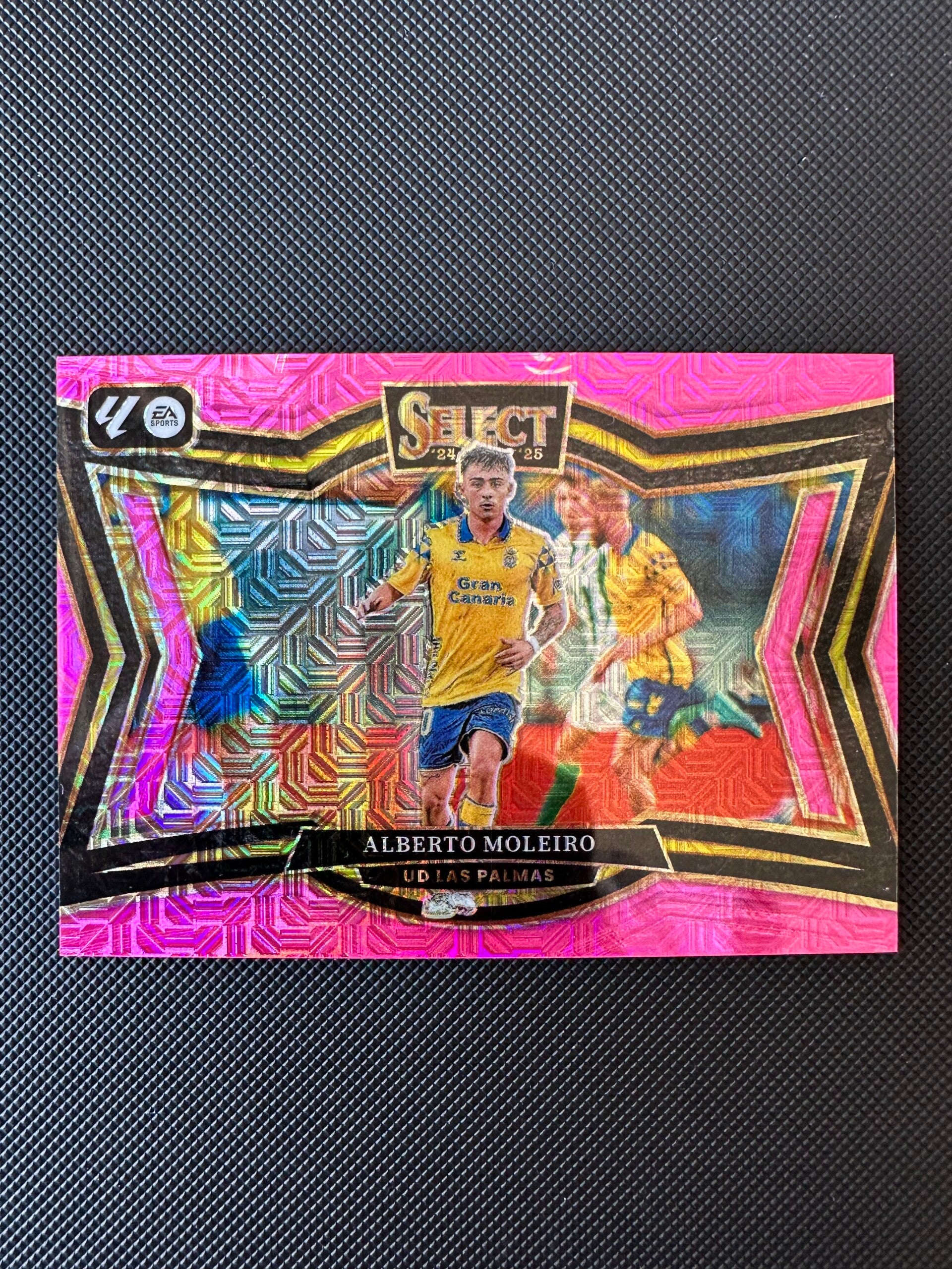 Alberto Moleiro /179 Panini Select La Liga 2024/25 Pink Prizm- Field Level #244 LAS PALMAS