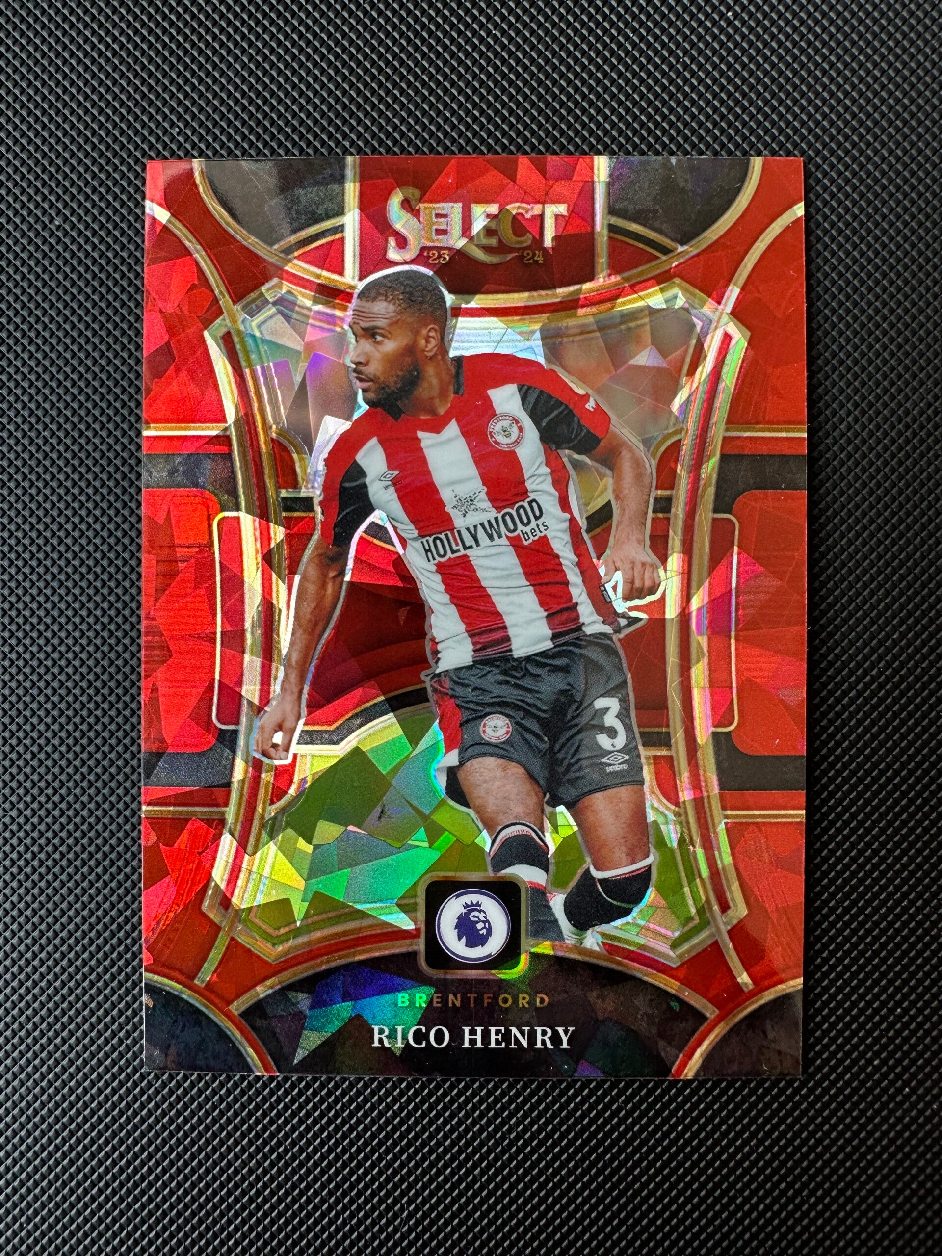 Rico Henry Bryan Mbeumo Panini Select Premier League 2023/24 Red Cracked Ice-Mezzanine Prizm #120 BRENTFORD