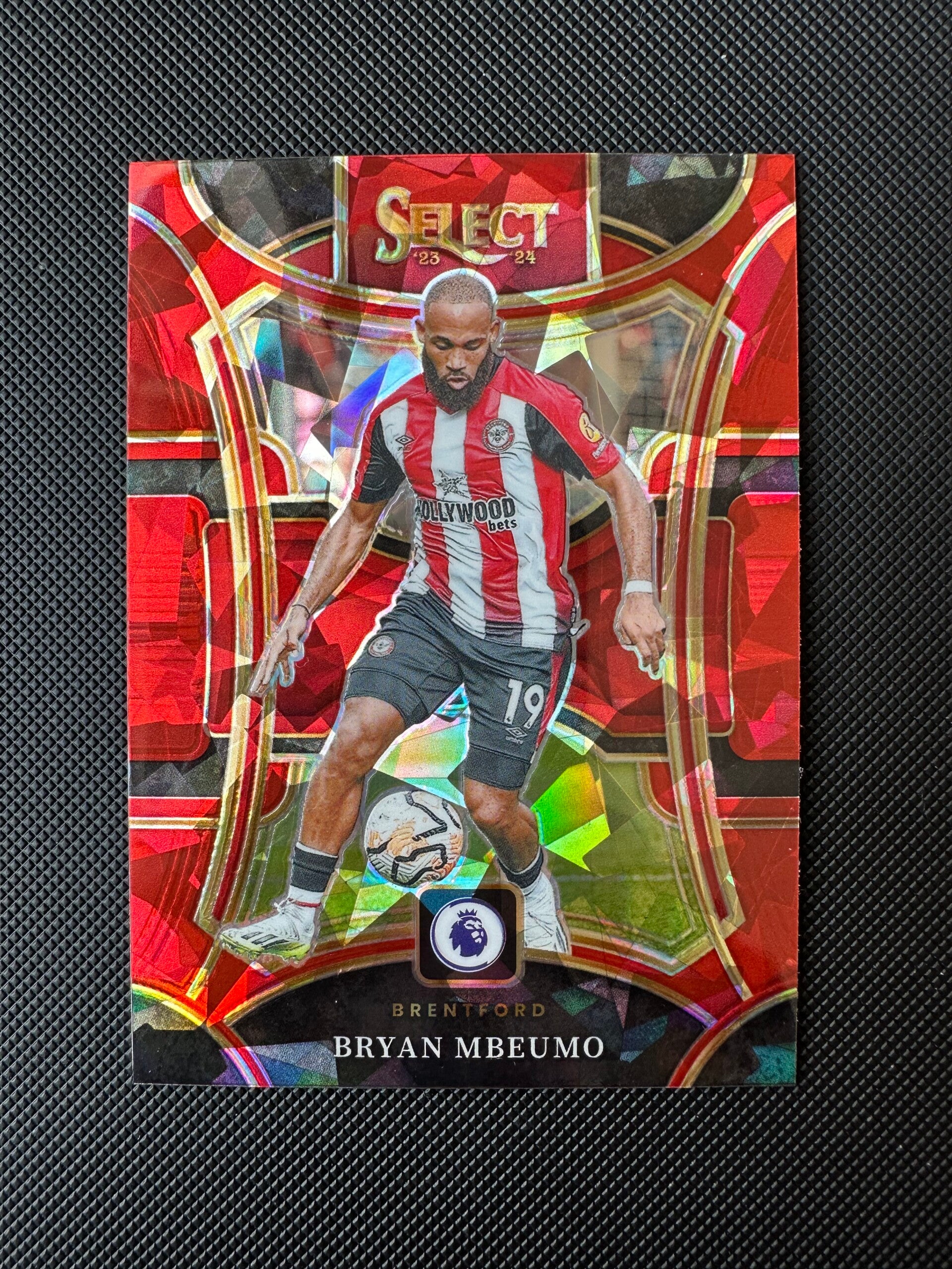 Bryan Mbeumo Panini Select Premier League 2023/24 Red Cracked Ice-Mezzanine Prizm #116 BRENTFORD