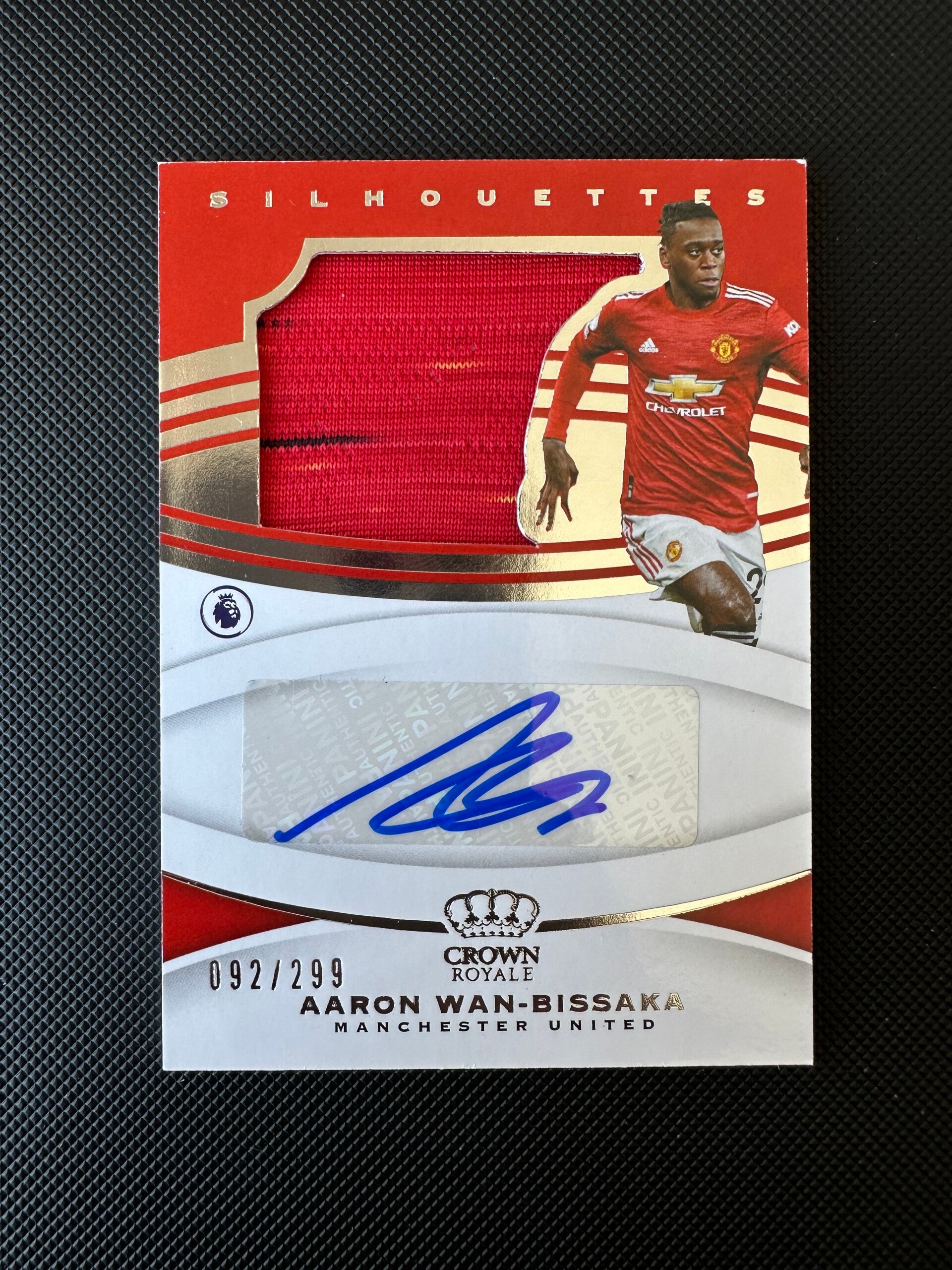 Aaron Wan-Bissaka /299 Auto/Patch-Worn Panini Chronicles Crown Royale 2020/21 Silhouettes #S-AWB