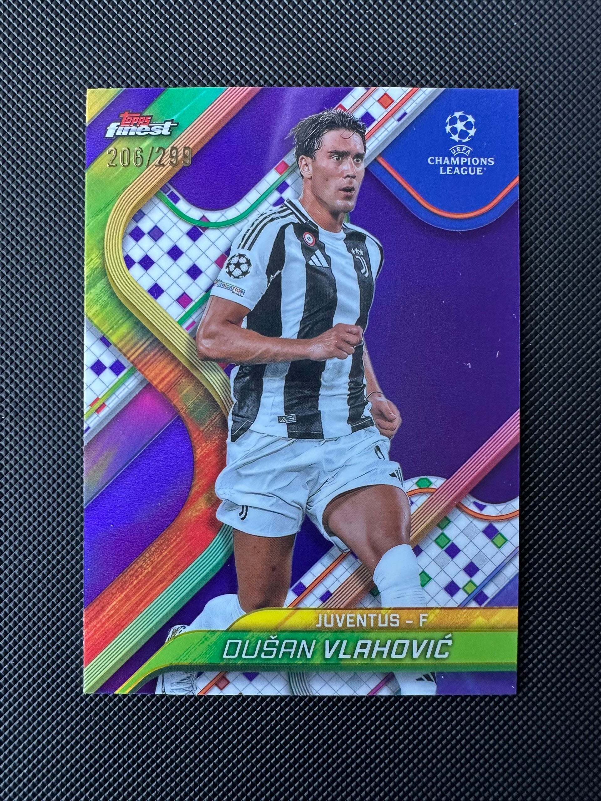Dušan Vlahović /299 Topps Finest UEFA CC 2025 Purple Refractor #6
