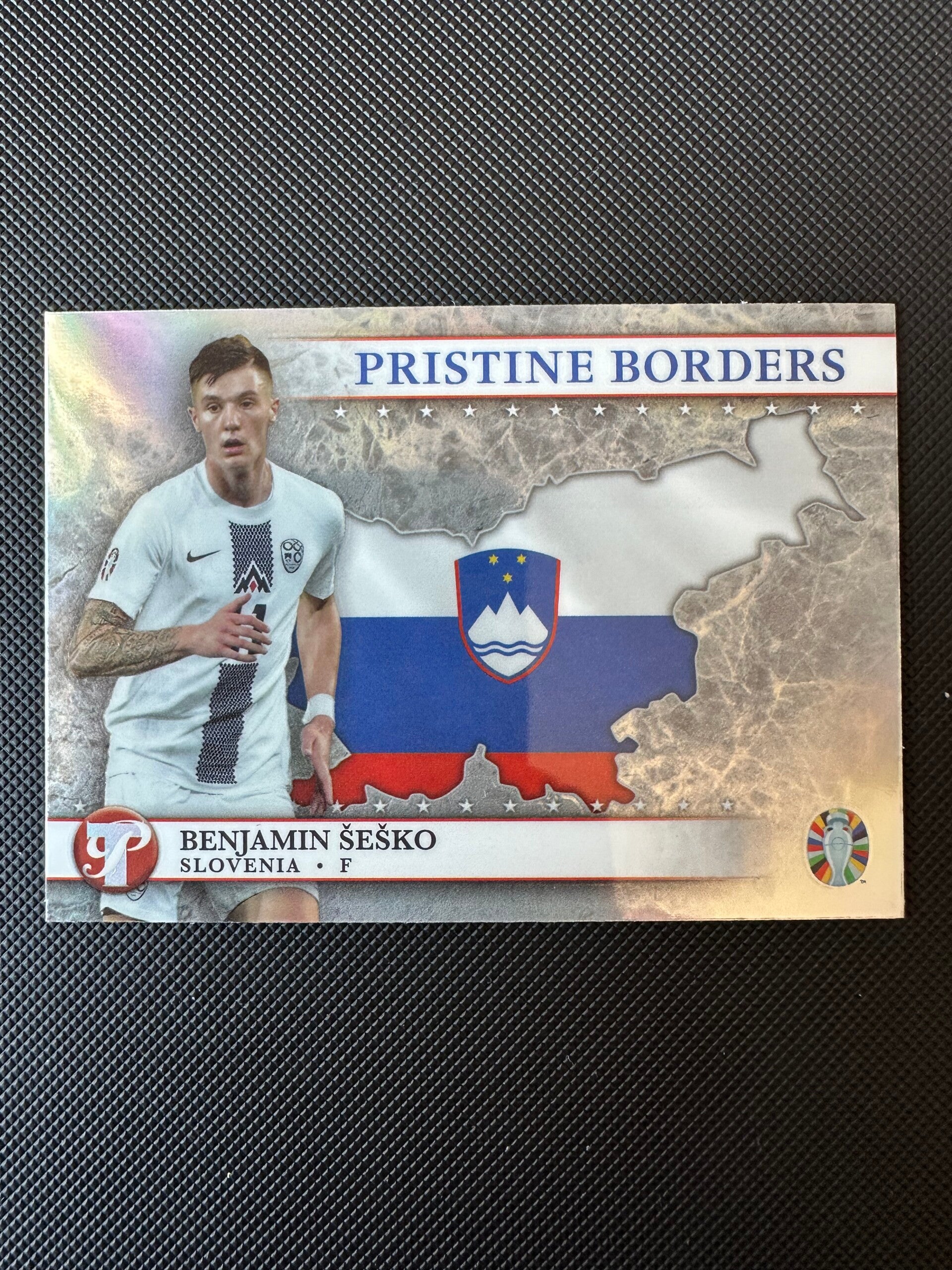 Benjamin Šeško Topps Pristine 2023 Road To UEFA Euro24 Pristine Borders #PB-BS SLOVENIJA