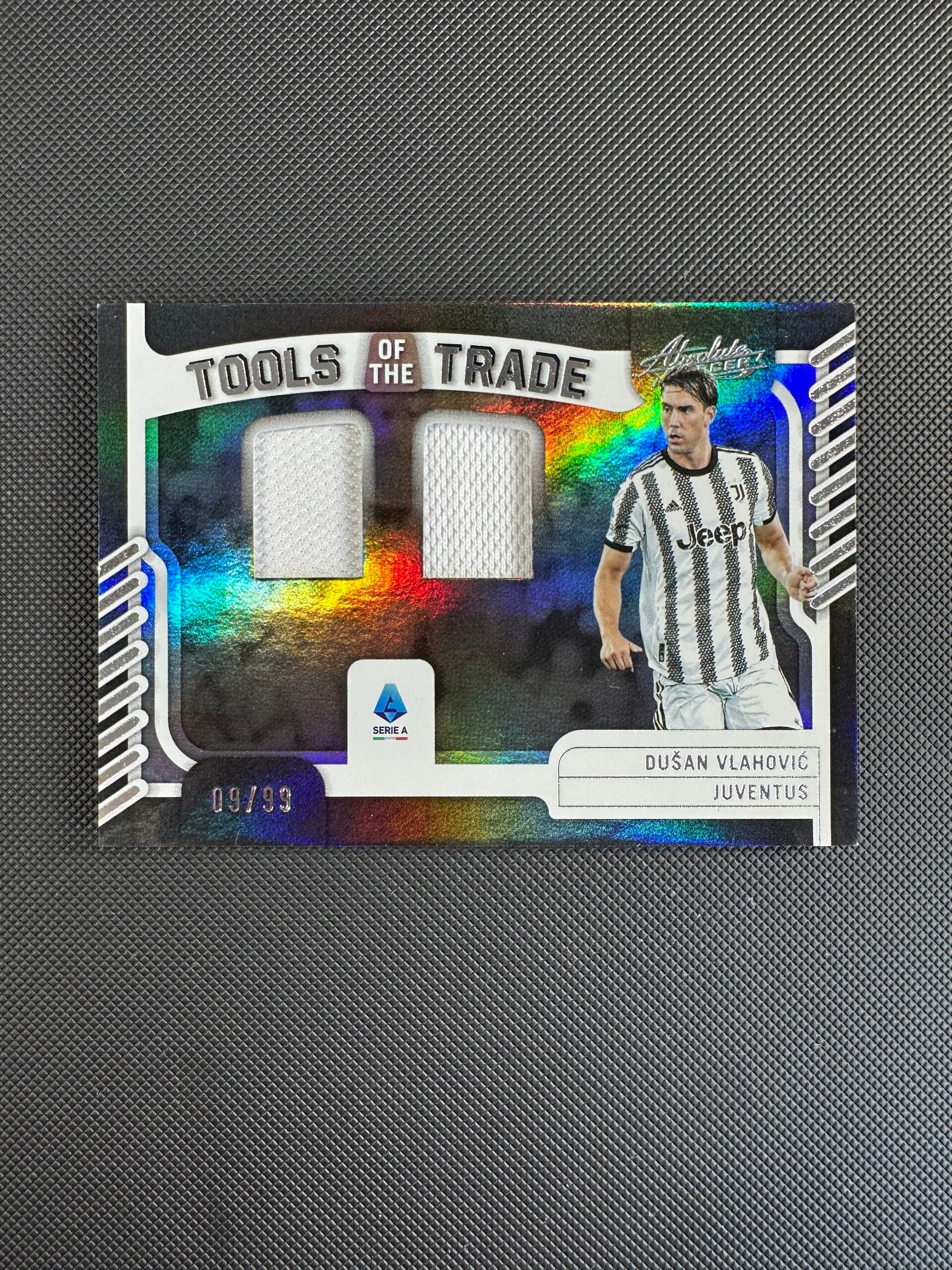 Dušan Vlahović /99 Dual-Patch Panini Chronicles Absolute Serie A 2022/23 Tools Of Trade #AT-DV