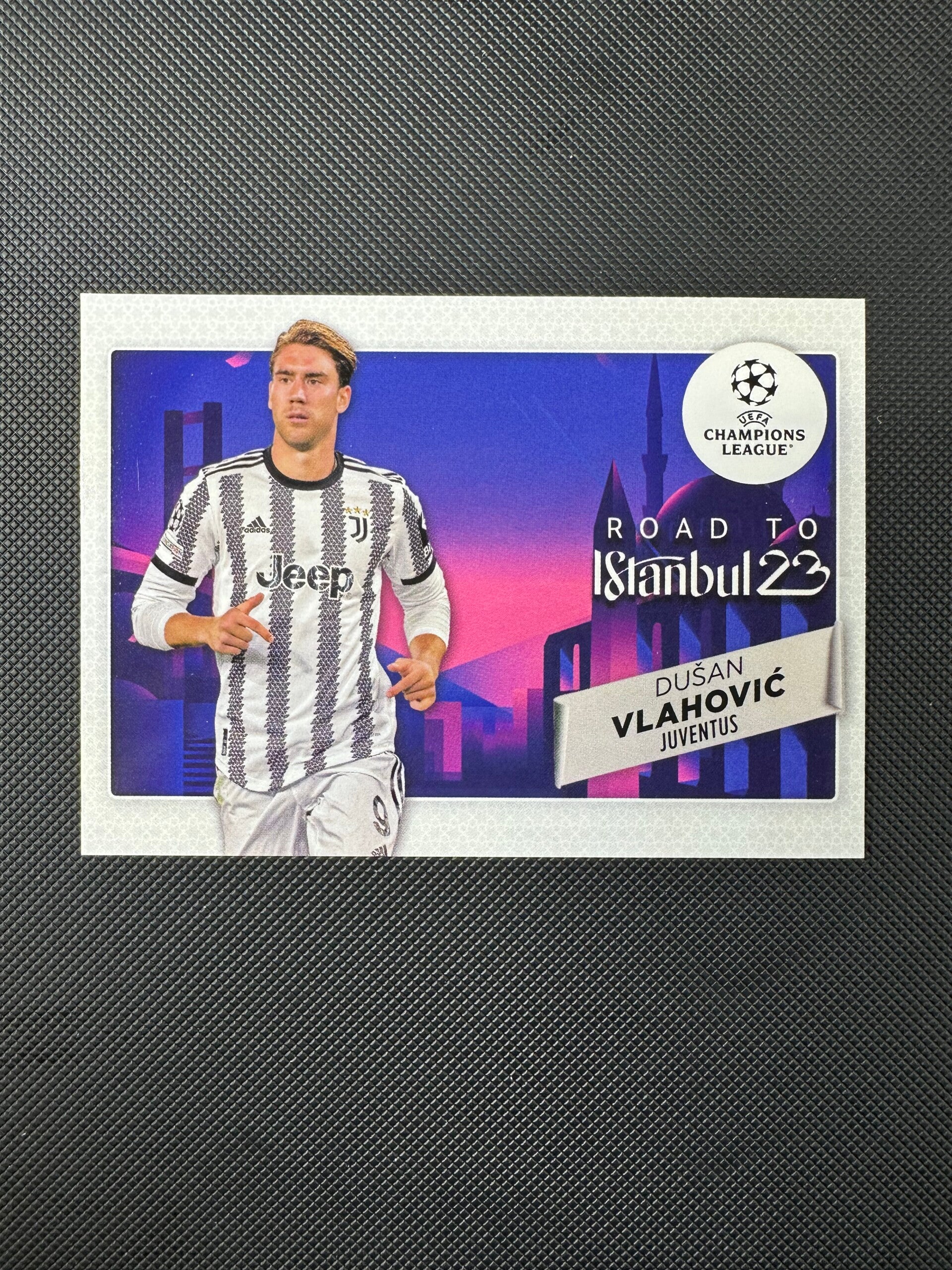 Dušan Vlahović Topps UEFA CC 2022/23 Road To Final #RF-11