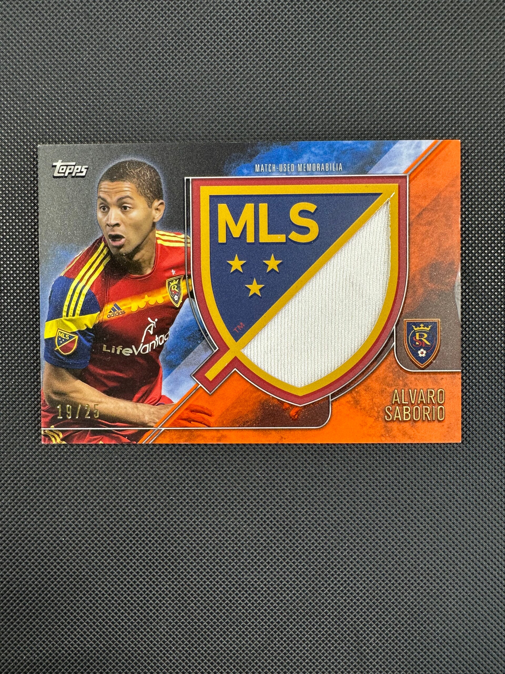 Alvaro Saborio /25 Patch Topps Apex 2015 Crest Jumbo Relic #CJR-AS