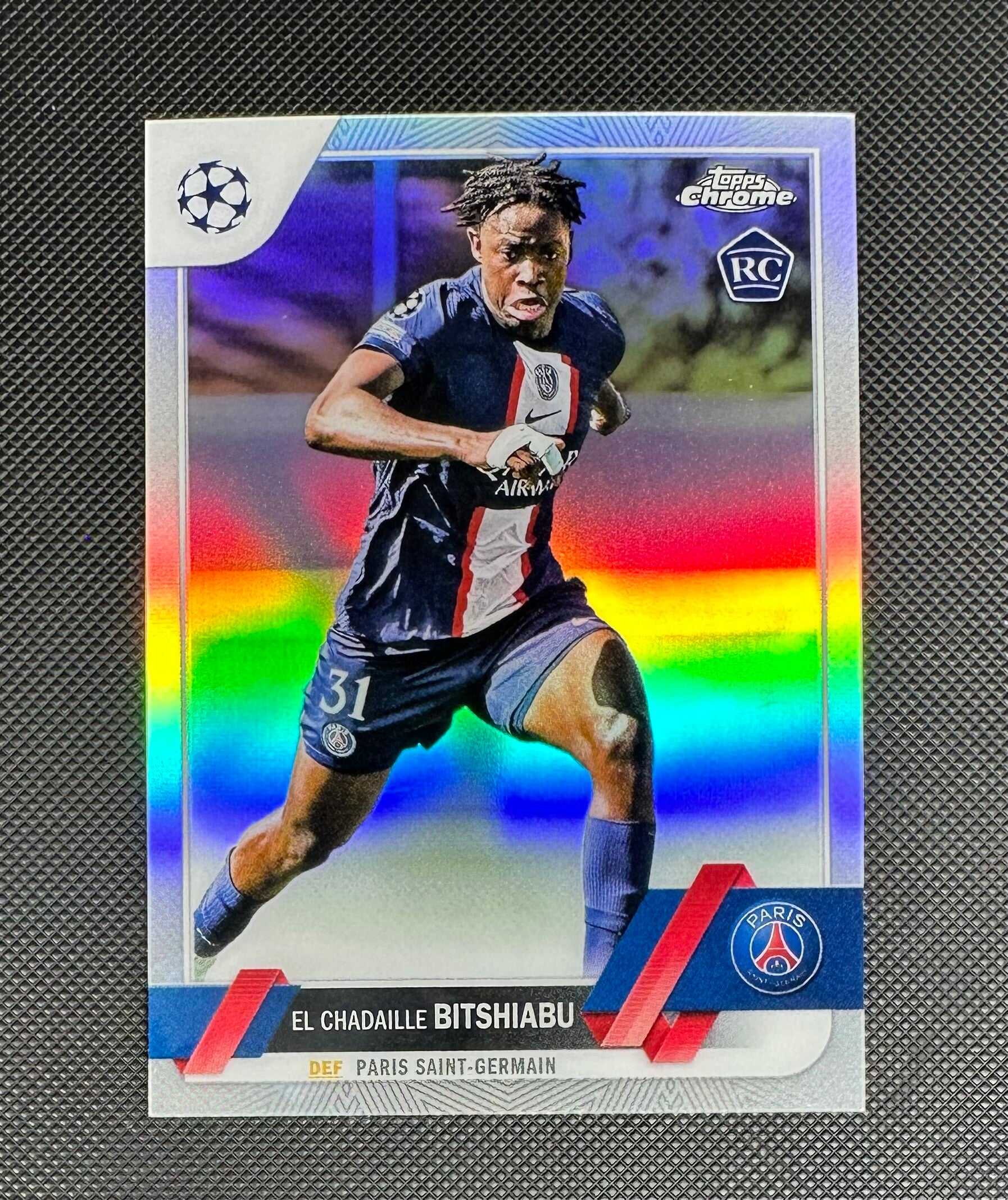 El Chadaille Bitshiabu Rookie Topps Chrome UEFA Club Competition 2022/23 Refractor #61 PSG