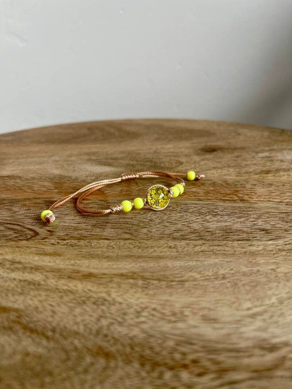 Armbandje met bloem