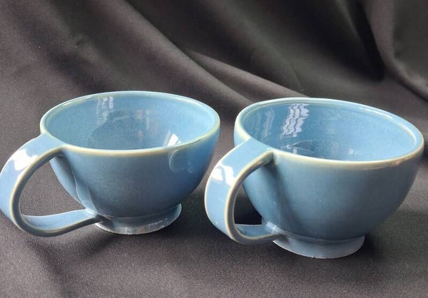 Duo de tasses en grés bleu ciel