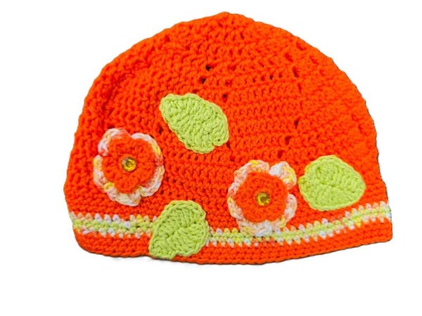 HAUBE orange mit Blumen gehäkelt