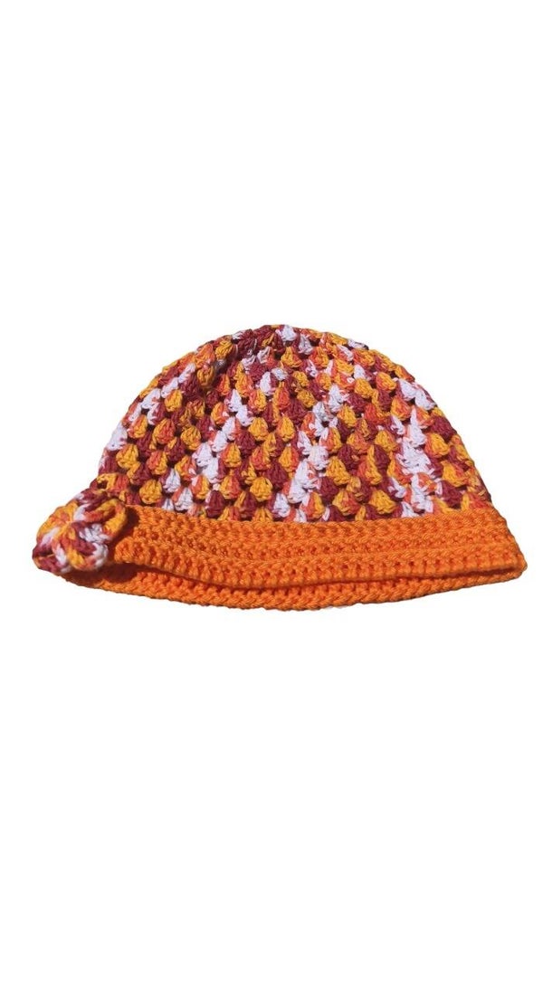 HAUBE orange /weiß gehäkelt