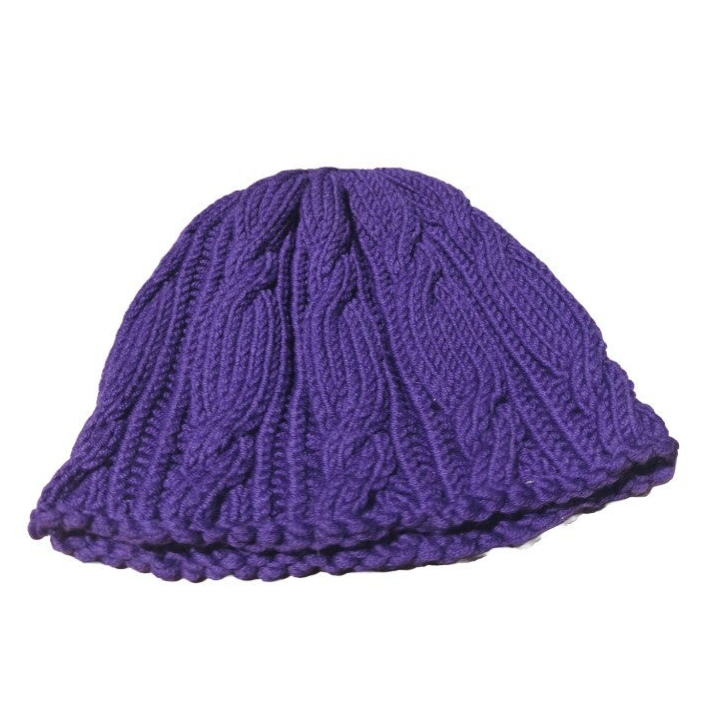 HAUBE lila mit Zopfmuster