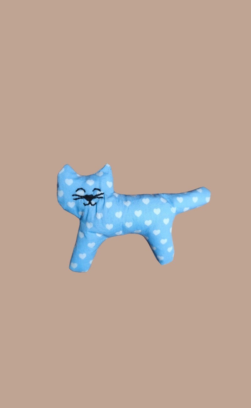 STOFFTIER KATZE hellblau mit Herzen