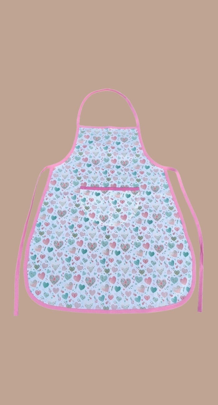 KINDERSCHÜRZE Herzen pink umrandet
