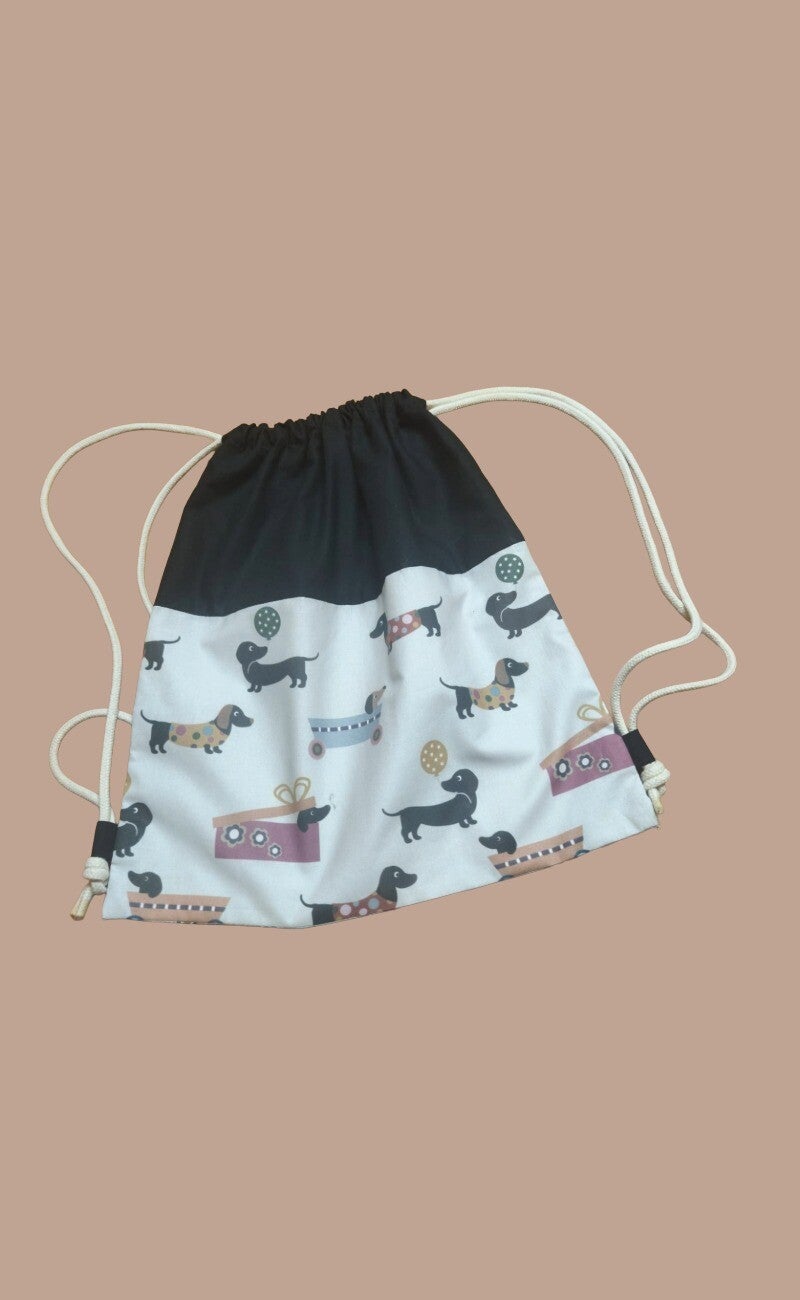 KORDELRUCKSACK  Hunde mit schwarzem Rand