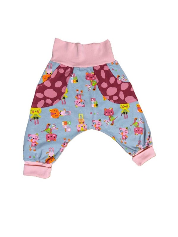 PUMPHOSE  Katze mit aufgesetzten Taschen rosa