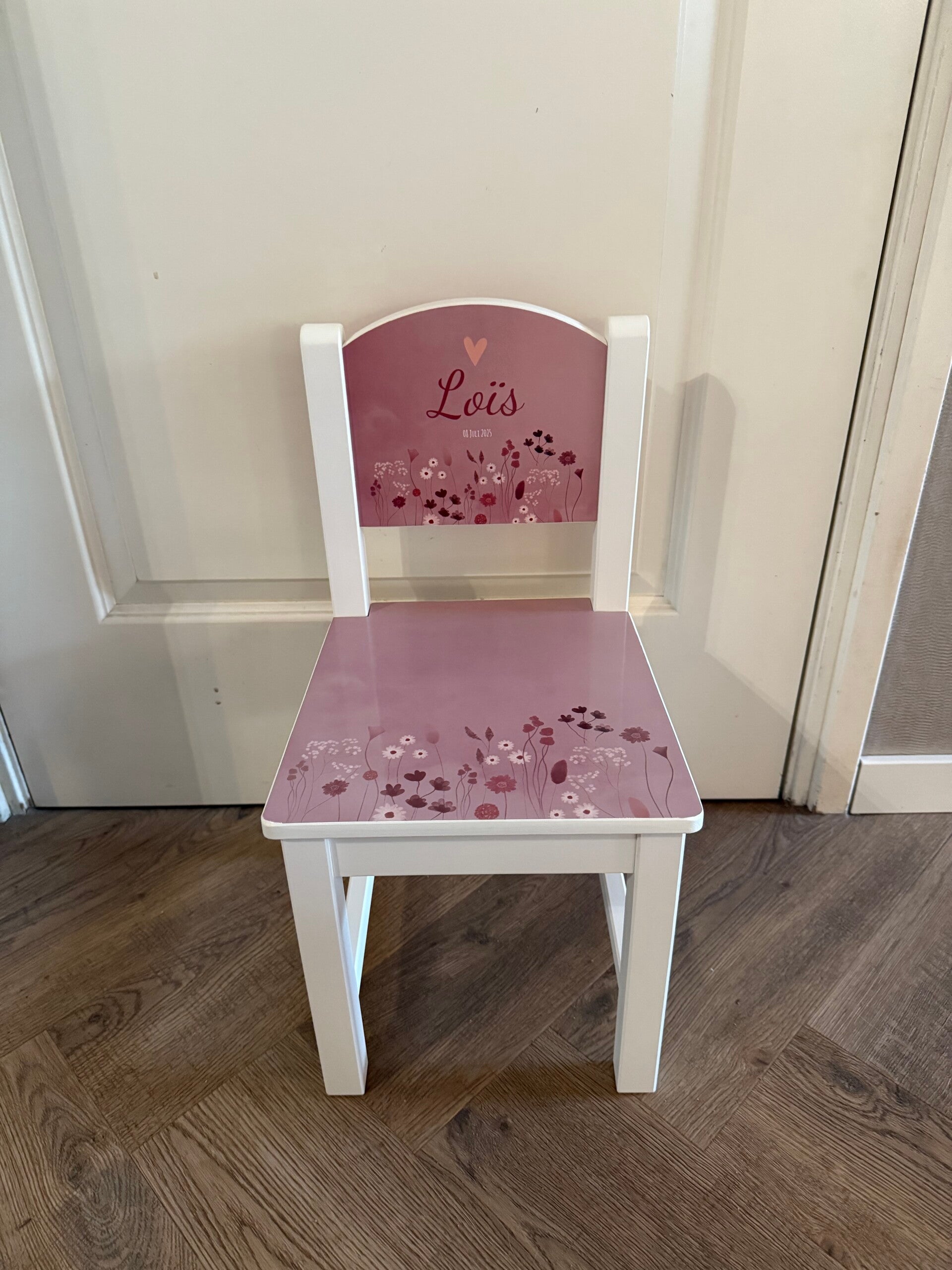 Stoeltje met geboortekaartje