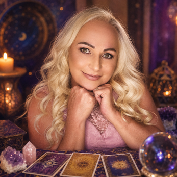 Tanja Kartenrat am Telefon