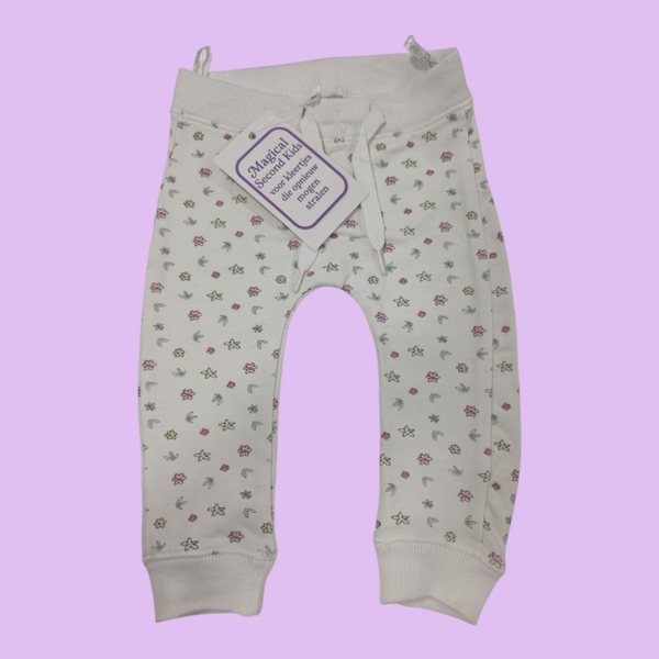 Broekje wit bloempjes