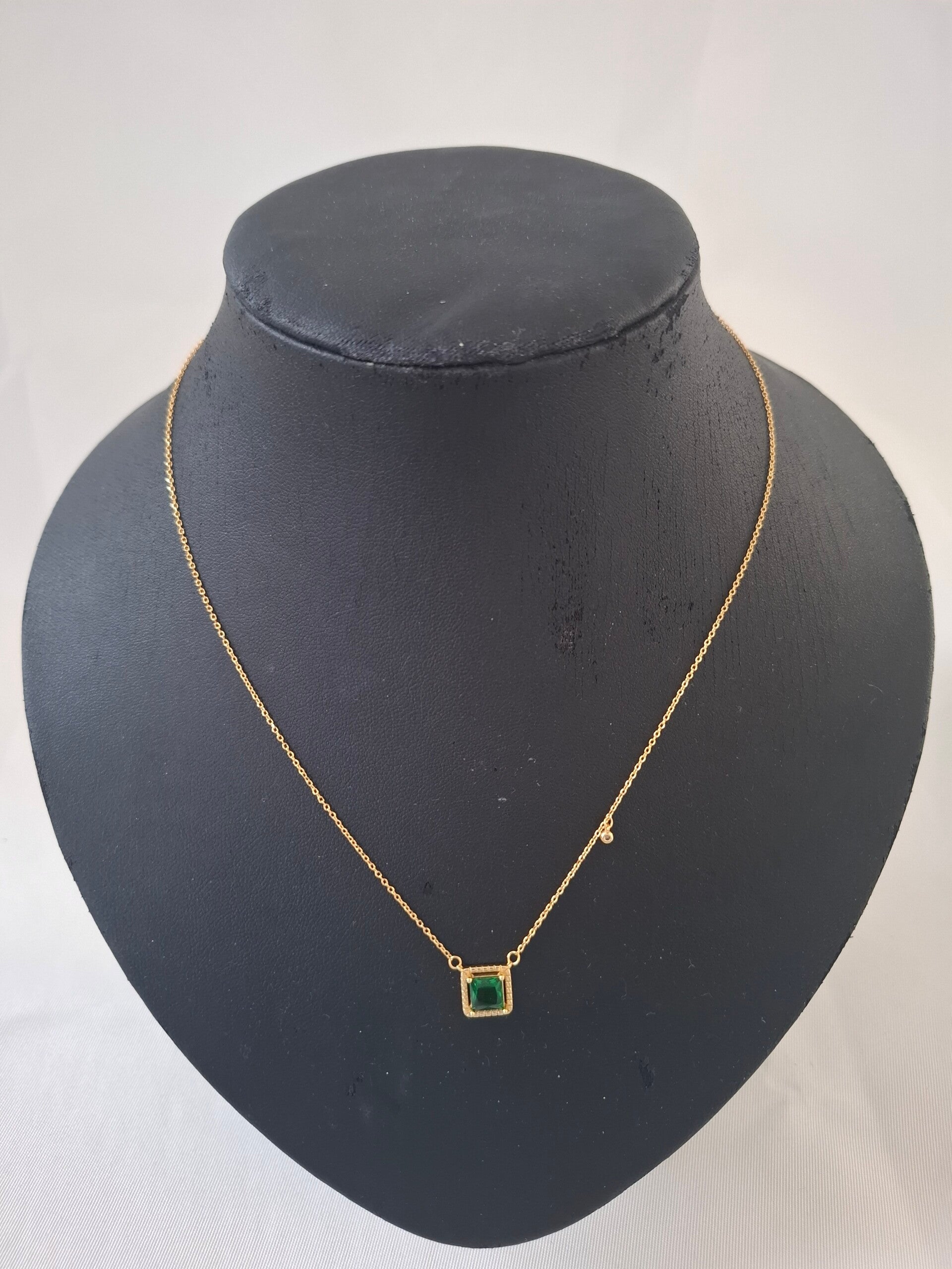 gouden ketting met groen zirkonia