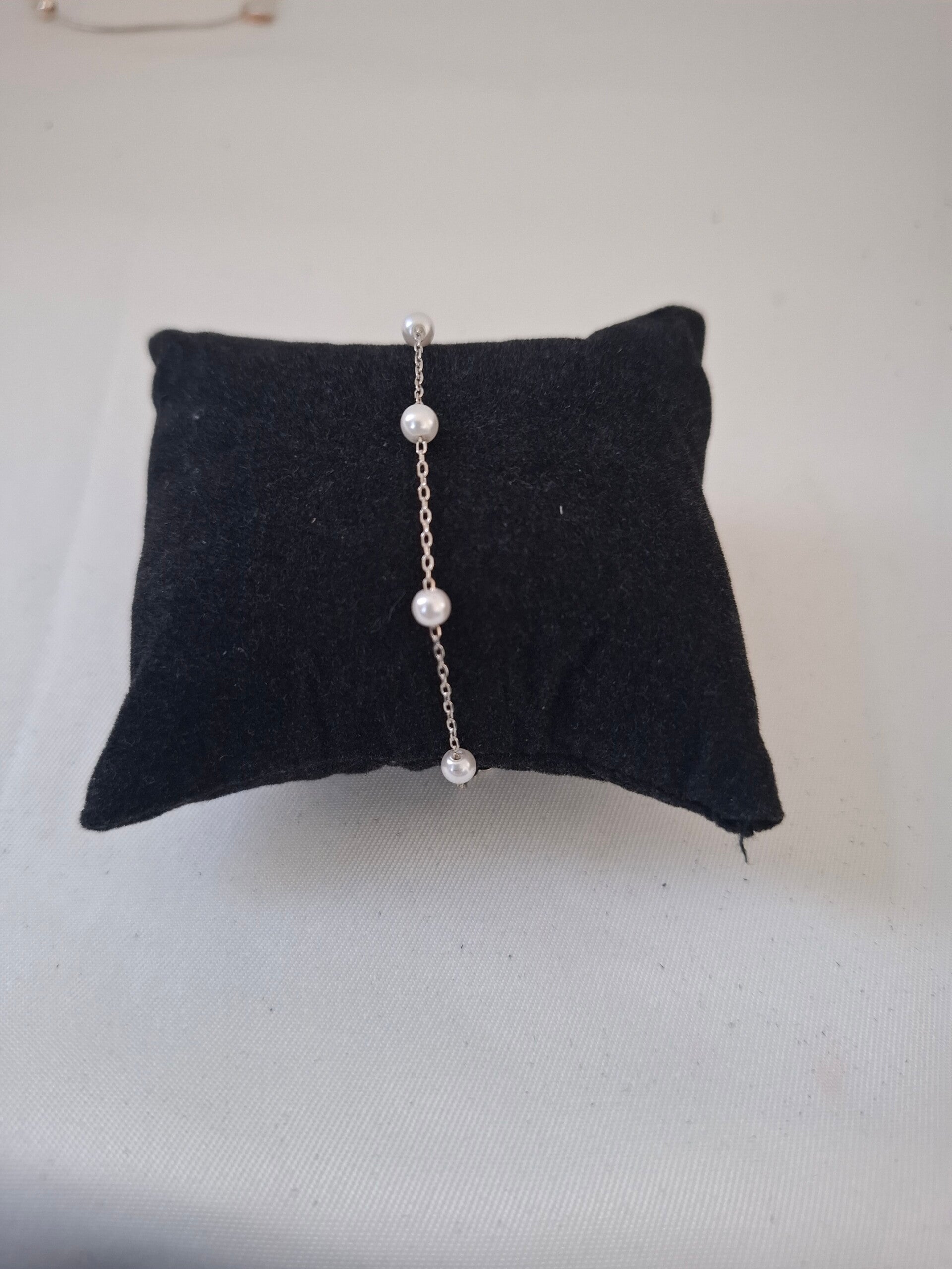 Zilverenarmband met pareltjes