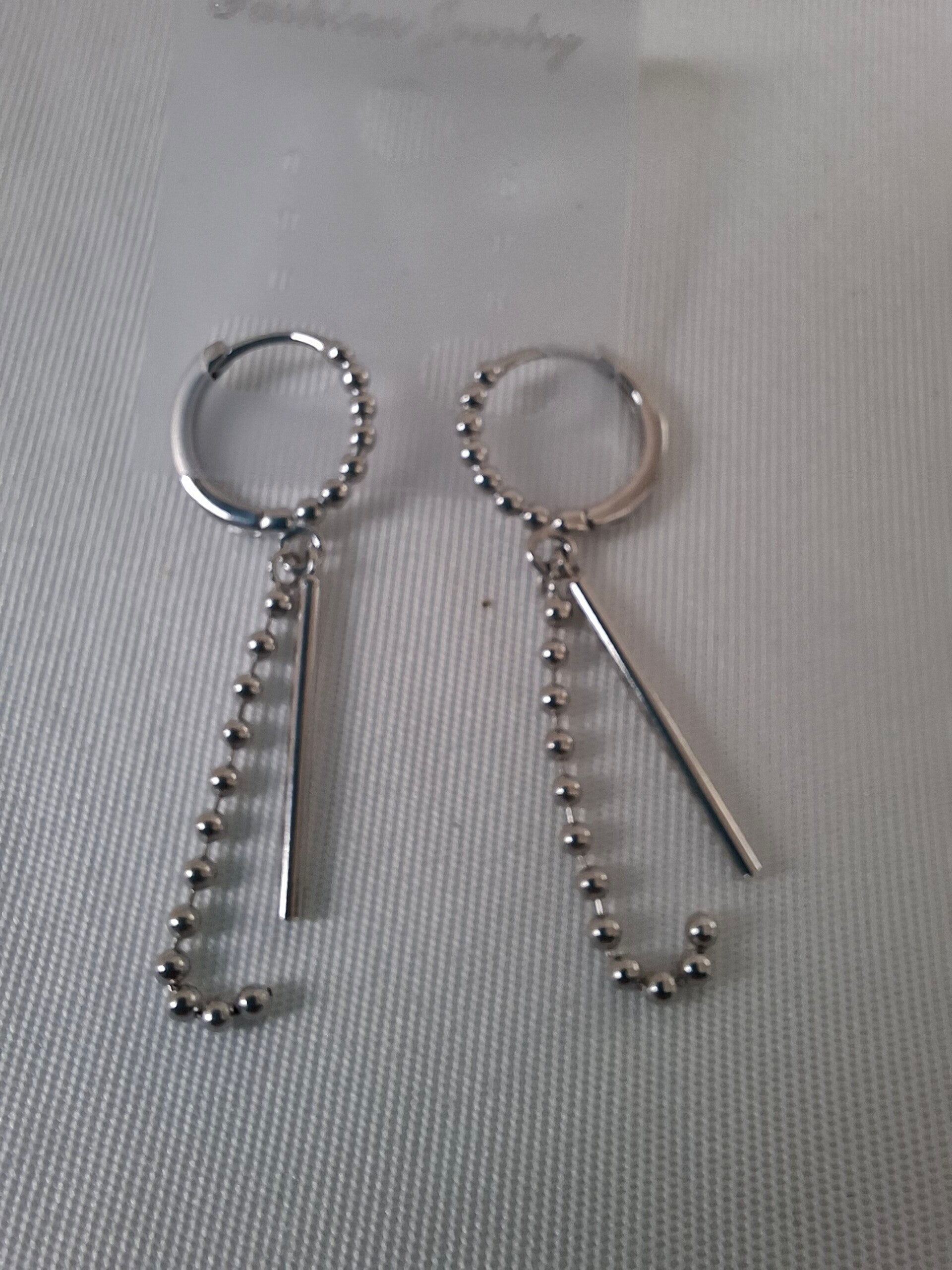 Zilver oorring met met kettinkje 1