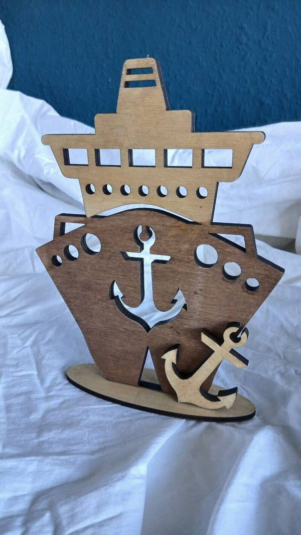 Personalisiertes Schiff aus Holz – individuell für dich gefertigt
