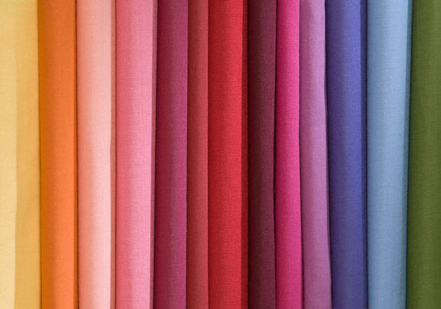 Baumwollstoffmuster in verschiedenen Farben - Industrieverpackungen.eu