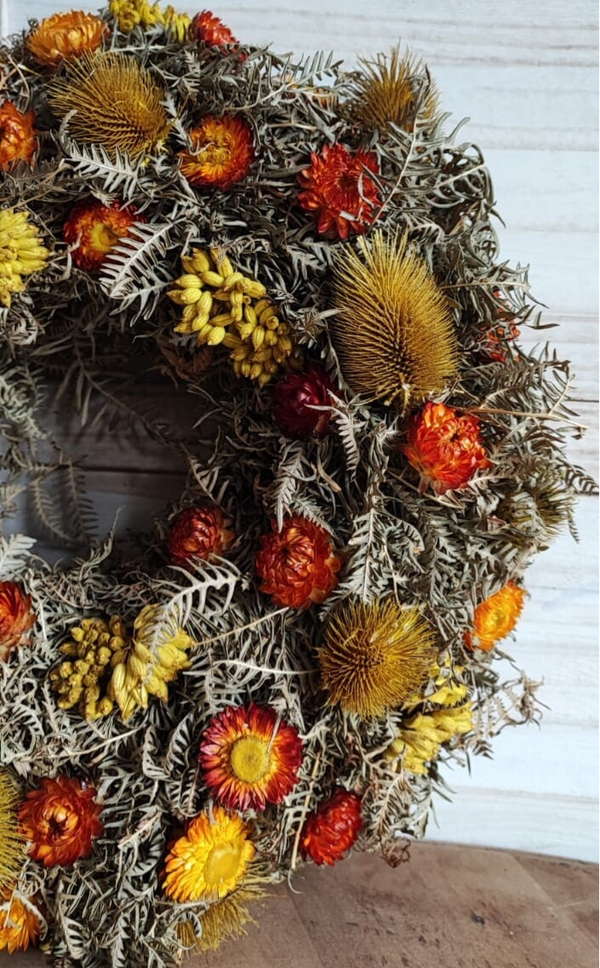 Droogbloemen krans oranje helichrysums