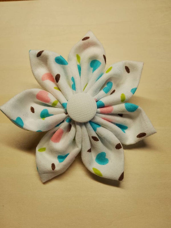 Broche fleur en tissu (grand modèle)