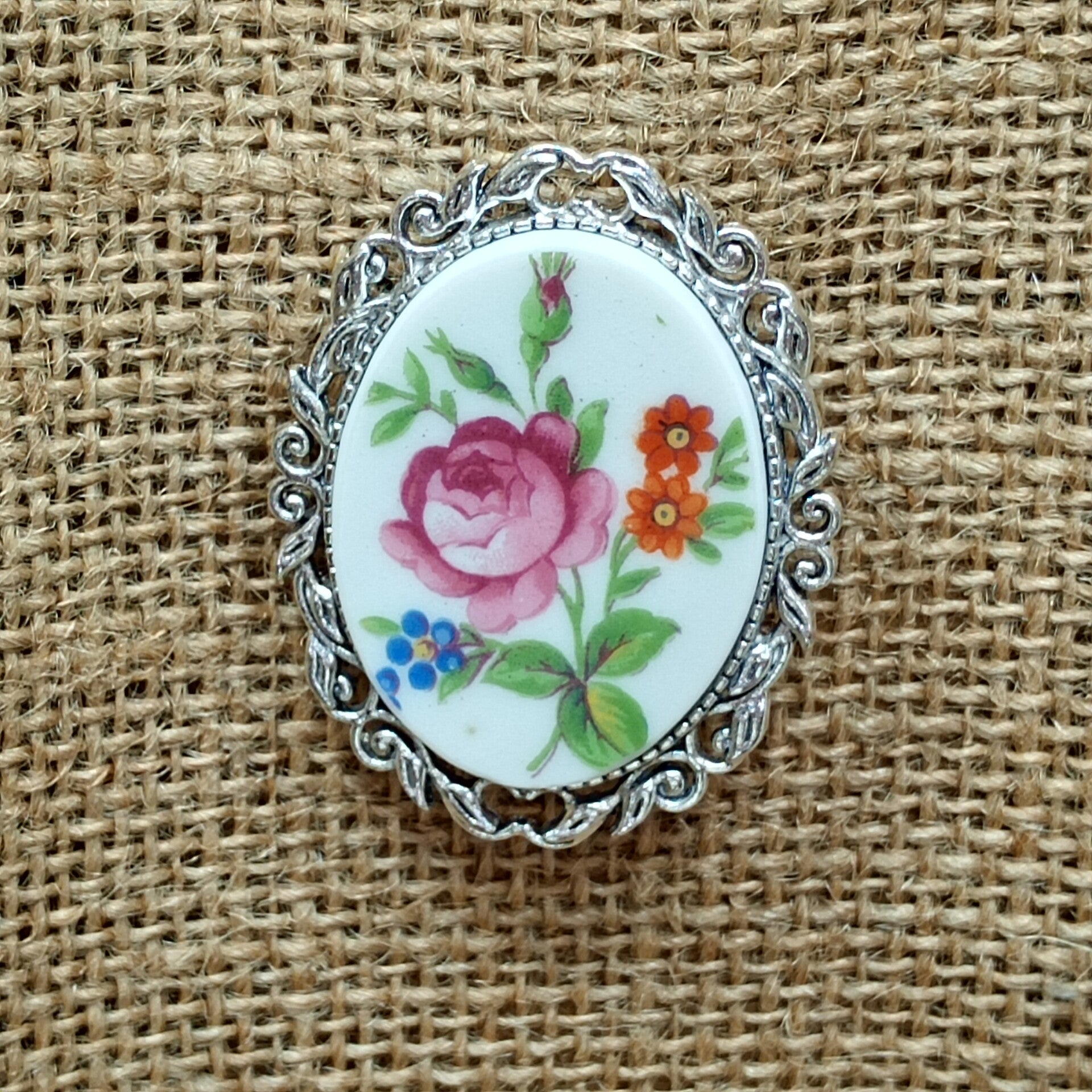 Broche Royale "Rose d'Antan" — Limoges