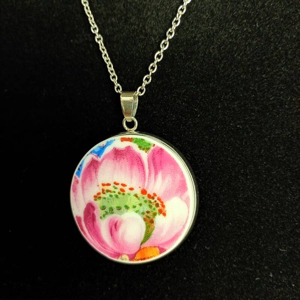 Pendentif lotus rose