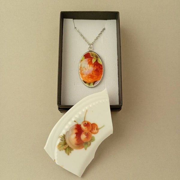 pendentif fraise ovale