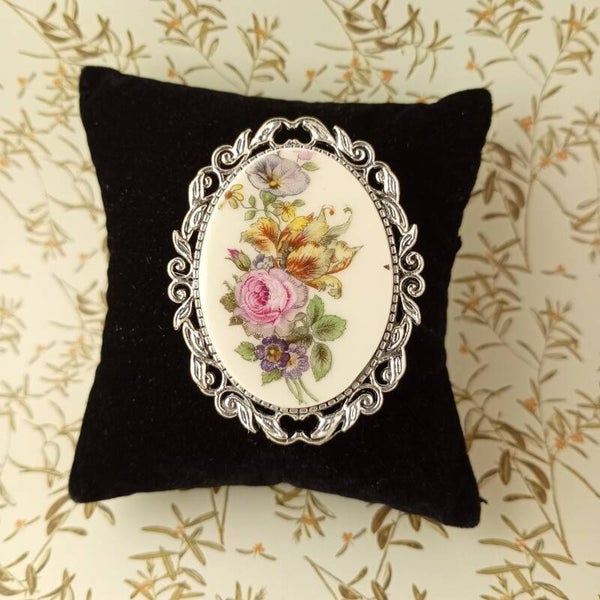 Broche camée "bouquet romantique"