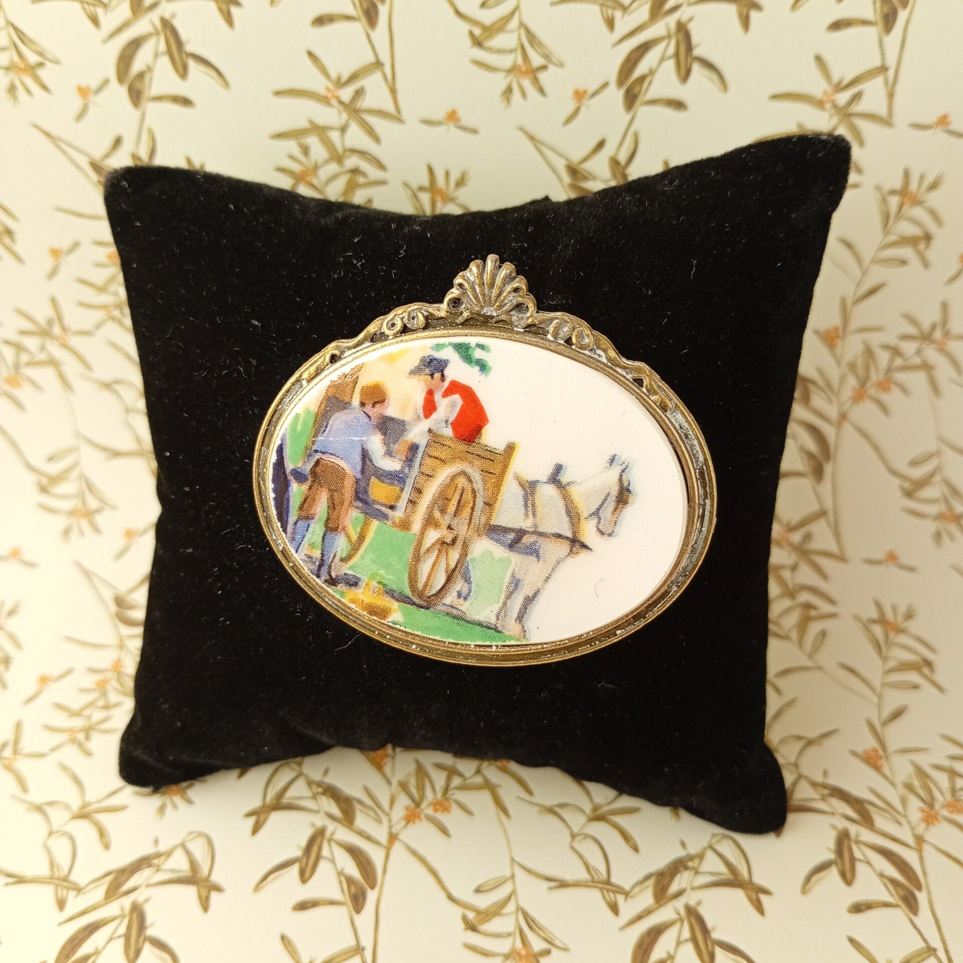Broche ovale "la charrette et le cheval"