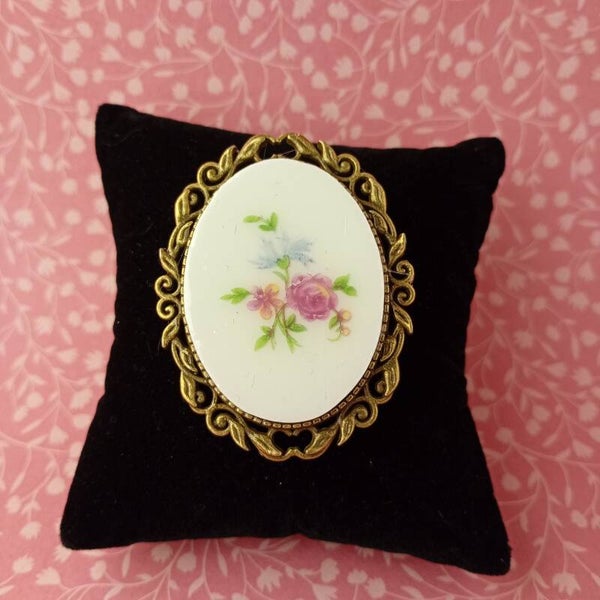 Broche camée "bouquet pastel"